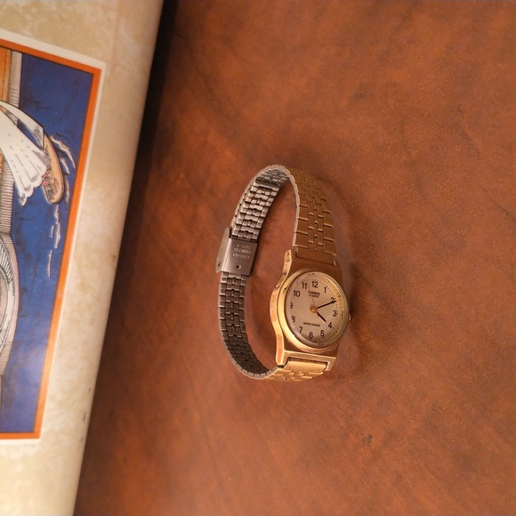 Casio Quartz watch in euc - Picture 3 of 5